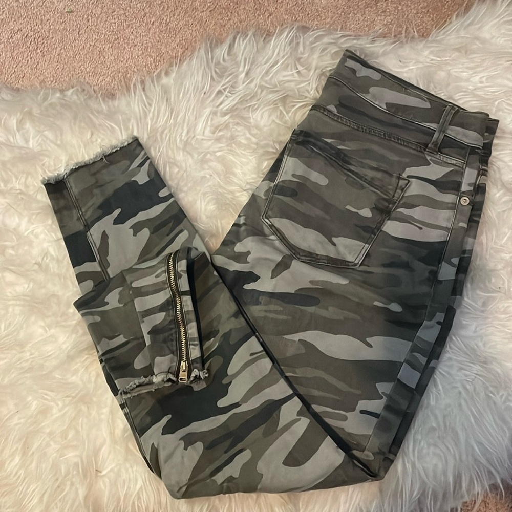 Express camo skinny jeans size 8